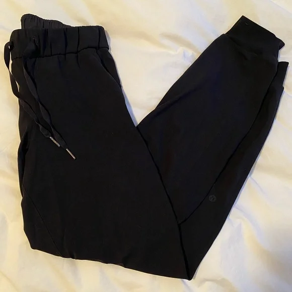 Lululemon on the fly joggers in size 2 black - Picture 3 of 5